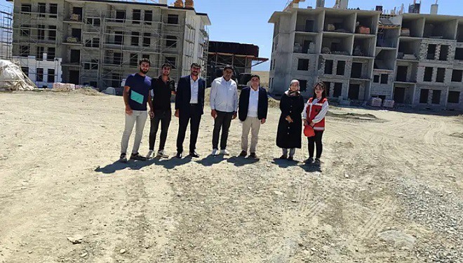 Eşbaşkanlar Ertaş ve Karakoç TOKİ konutları inşaatlarını inceledi