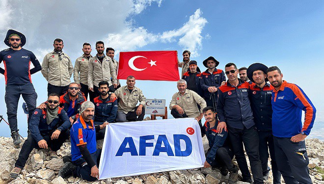 AFAD personeli 15 Temmuz şehitleri için Artos Dağı’na tırmandı