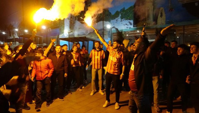 Van'da Galatasaraylı taraftarların derbi coşkusu