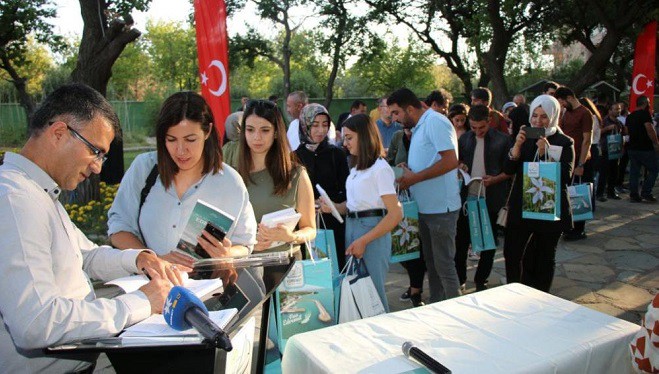 ‘Bir Sahil Şehri Edremit’ isimli kitap çıktı