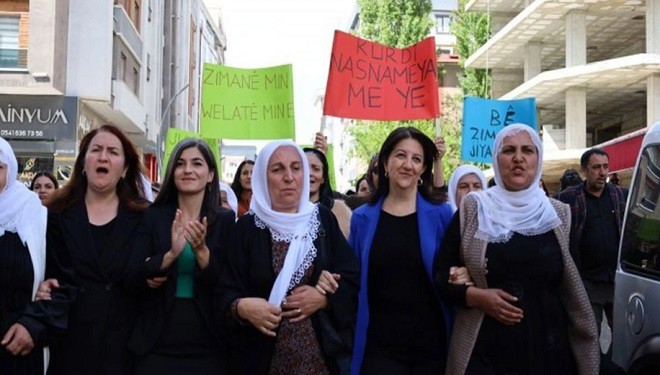 Kürt Dil Bayramı dolayısıyla Van'da yürüyüş yapıldı