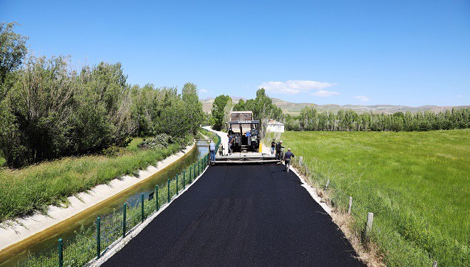 Van Büyükşehir Belediyesi asfalt çalışmalarını başlattı