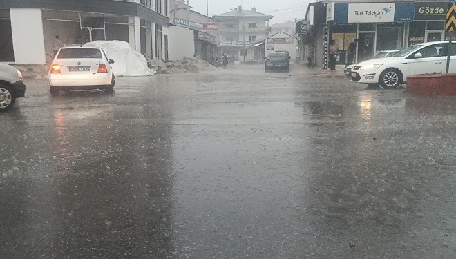 Erciş’te sağanak yağış