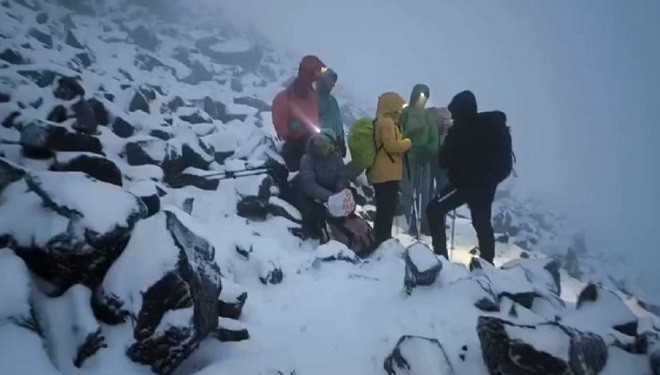 Ağrı Dağı'nda kaybolan 2 dağcıyı arama kurtarma çalışmaları devam ediyor