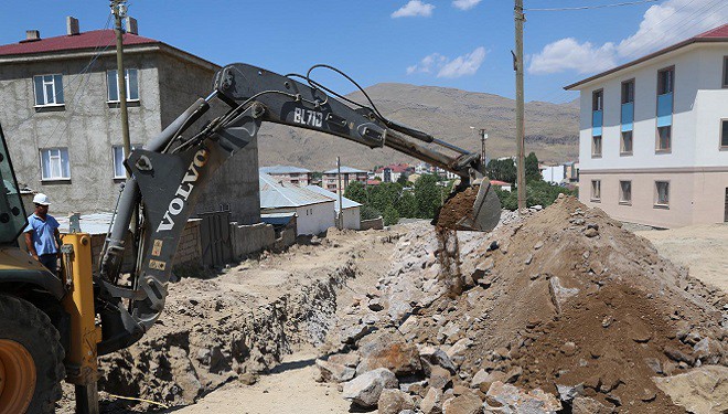 Muradiye'de içme suyu hattı yenileniyor