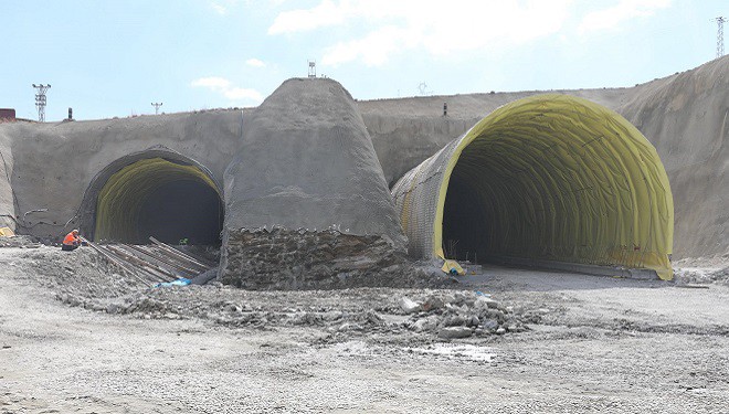 Van - Hakkari yolunda 40 dakikada geçilen 32 virajlar...