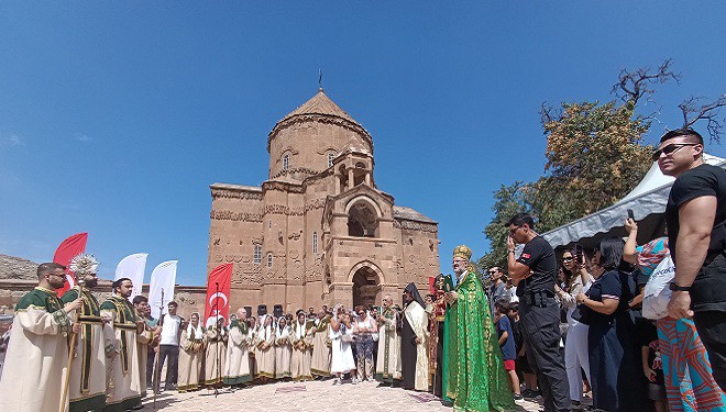 Akdamar Adası'ndaki 12'nci Ermeni ayini sona erdi