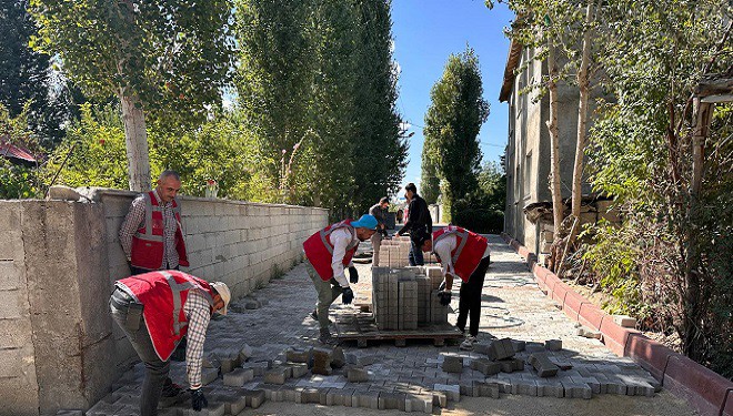 Edremit Belediyesi yol yapım çalışmalarını aralıksız sürdürüyor 