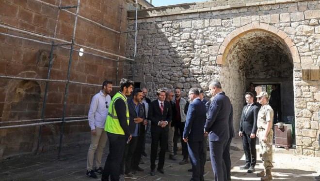 Van'da 767 yıllık tarihi İzzettin Şir Camii restore ediliyor