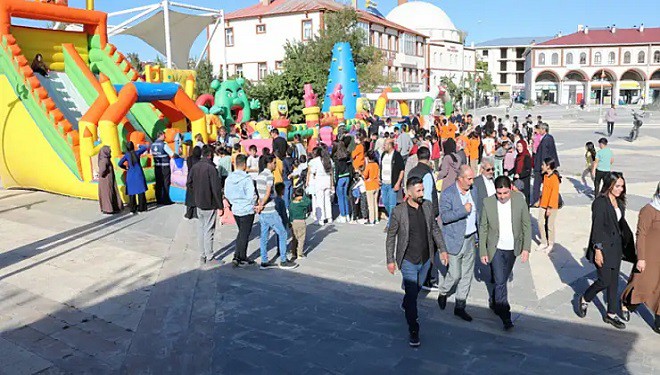 İpekyolu'ndan Gürpınar'a çocuk şenliği