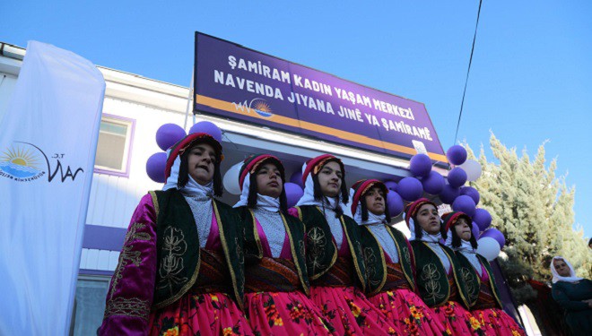 Yöresel kıyafet ve ürünlerle Şamiram Kadın Yaşam Merkezi açıldı