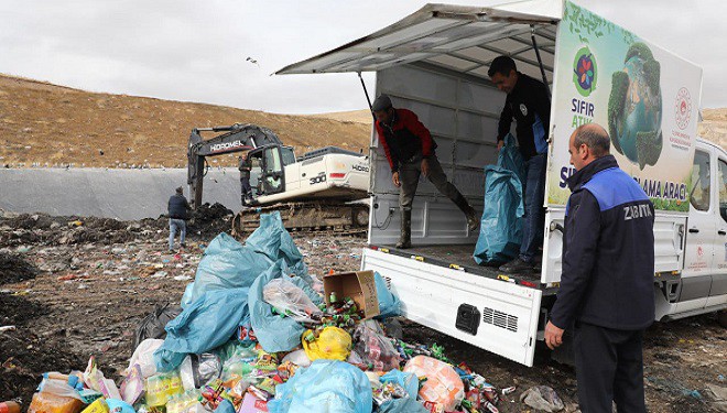 Tuşba'da Zabıta Müdürlüğü El Konulan Bozuk Ürünleri İmha Etti