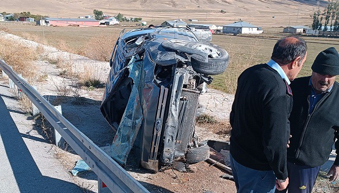 Van-Özalp yolunda kaza: 3 yaralı!