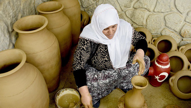 Bitlis'te asırlık çanak çömlek geleneği sürüyor