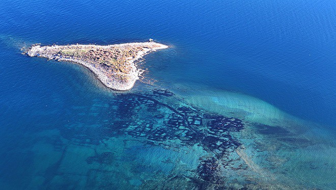 Van Gölü çekildikçe su altındaki tarih ortaya çıkıyor