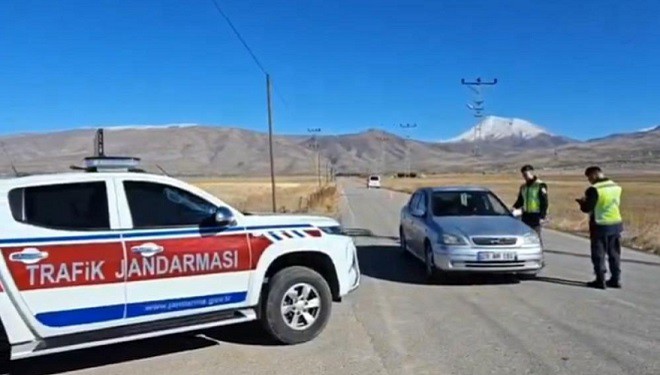 Van'da jandarma ekiplerinin trafik denetimleri sürüyor