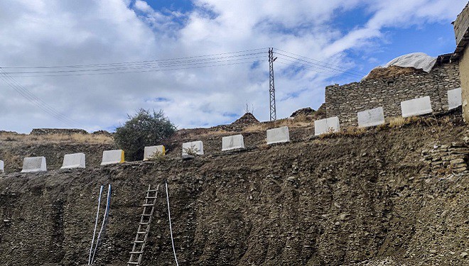 Van Büyükşehir Belediyesi güvenli yollar için çalışıyor