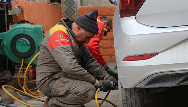 Van’daki oto lastikçilerde hareketlilik başladı