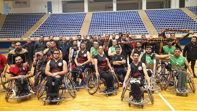 Eşbaşkan Zeydan engelliler basket maçında