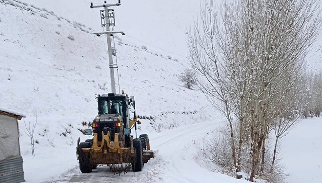 Van'da 420 yerleşim yerinin yolu ulaşıma kapandı