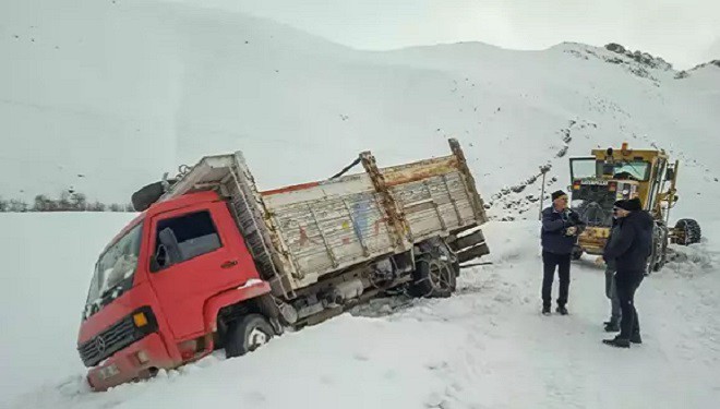 Van'da kardan kapanan 209 mahalle ve mezra yolu ulaşıma açıldı