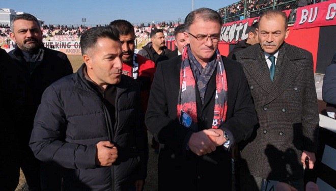 Van Valisi Dr. Ozan Balcı Vanspor’a yeni tesis sözü verdi