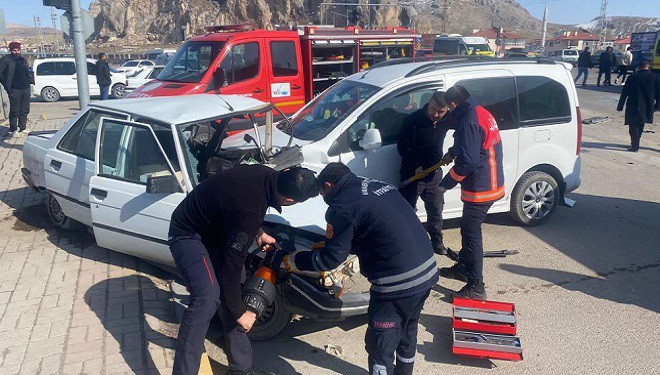 Van'da trafik kazası: 3 yaralı