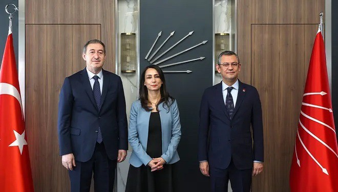 Özgür Özel'den, DEM Parti Eş Genel Başkanlarına 'Van' telefonu