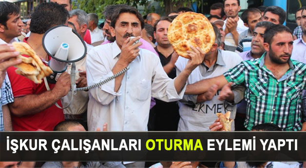 İşten çıkarılan işkur çalışanları oturma eylemi yaptı