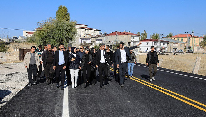 Van'da o cadde 11 yıl aradan sonra asfalta kavuştu