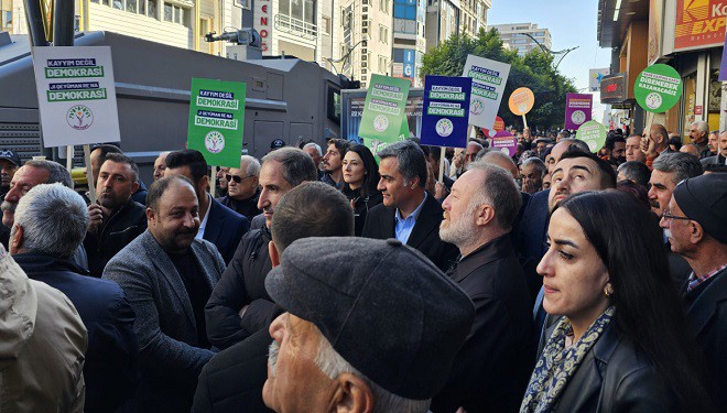 Van'da 'kayyım' yürüyüşüne polis izin vermedi