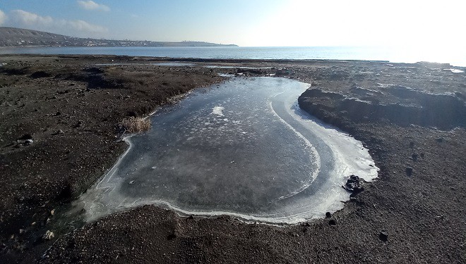 Van Gölü kıyıları dondu
